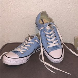 Blue size 7 Converse